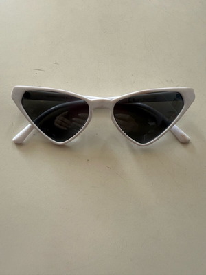 Cat eye sunglasses white like new with UV protection