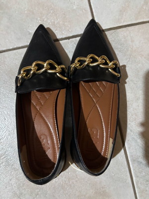 IRIS pointed ballet flats like new with low heel black and gold chain