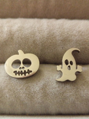 Pair of stud earrings ghost and pumpkin new, steel