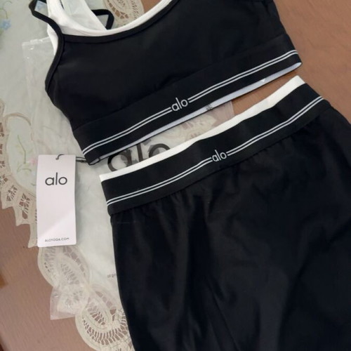 Alo Yoga Set new with tags, skirt with inner shorts