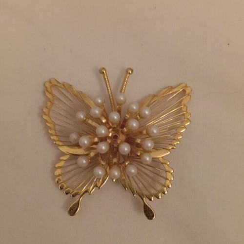 Monet vintage butterfly brooch like new