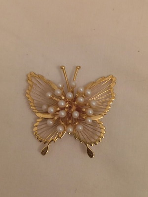 Monet vintage butterfly brooch like new