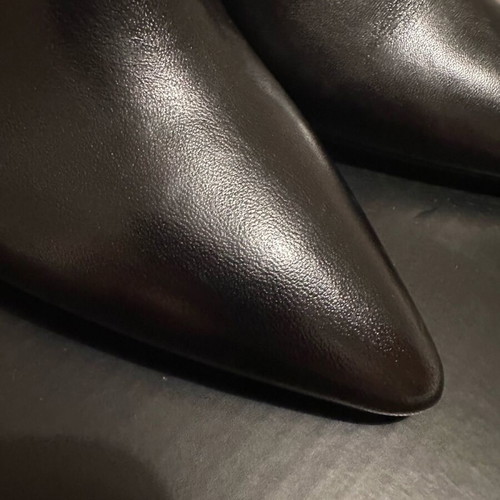 Boots DKNY size 35 black leather new, 10 cm heel