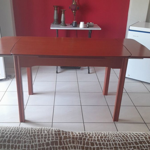 Kitchen table used, extendable, no chairs