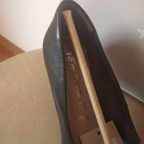 Tamaris leather pumps size 37 black like new with low heel