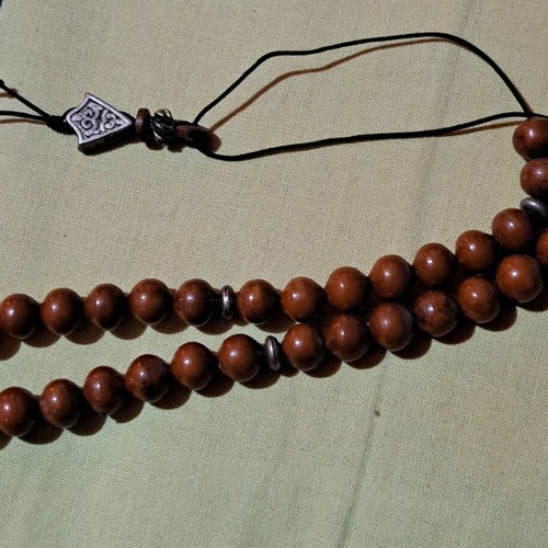 Mastic Worry Beads like new, 33 small beads from 1980