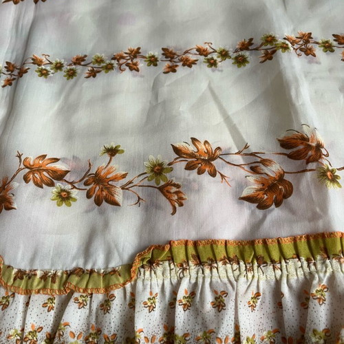 Curtain new, width 2.40m height 0.90m, unsewn