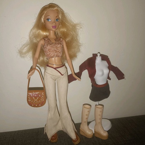 My Scene Kennedy 1st Wave used, complete with 2 outfits and accessories