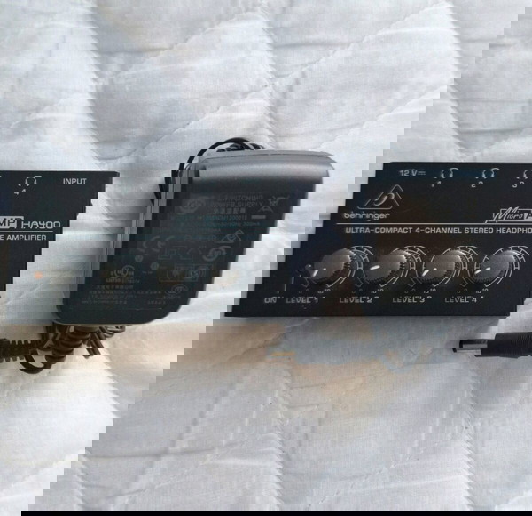 Behringer HA400 - 4 канален усилвател за слушалки