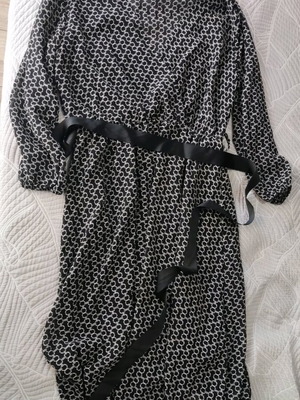 Women's short black and white dress like new with belt