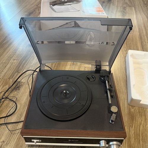 Denver VPR190mk turntable with radio and aux