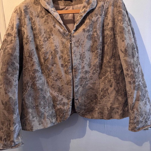 Jacket with rose pattern No48-50 like new, beige
