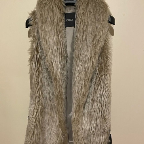 Fur sleeveless vest like new with belt, beige brown