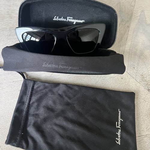 Salvatore Ferragamo Sunglasses like new, black