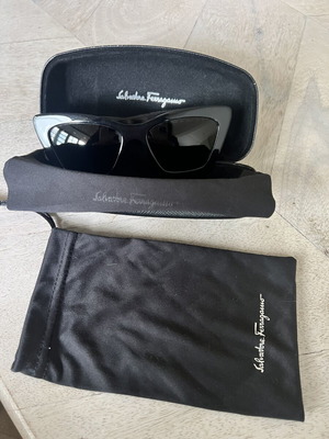 Salvatore Ferragamo Sunglasses like new, black