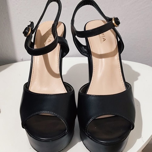 Mia black sexy sandals size 36 like new
