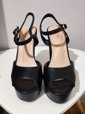 Mia black sexy sandals size 36 like new