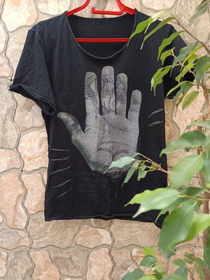 Men's t-shirt size M black like new