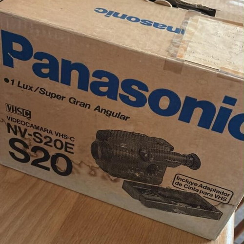 Panasonic NV-S20E VHS-C movie camera with original set and 6 VHS-C tapes