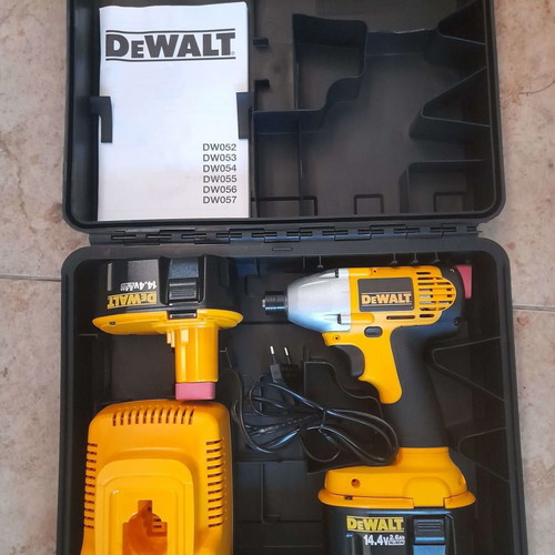 DeWALT Σετ Μπουλονοκλειδο 14.4V DW054 και Δραπανο DC728 Καινούργιο με 2 Μπαταρίες και Φορτιστή