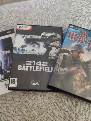 PC Games Bundle like new with Deus Ex, Battlefield 2142, The Heat of War