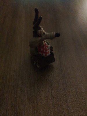 Coyote figure