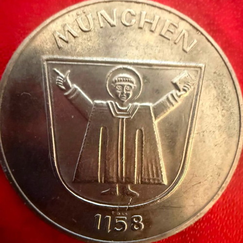 Munich 1158 Commemorative Medal collectible, like new