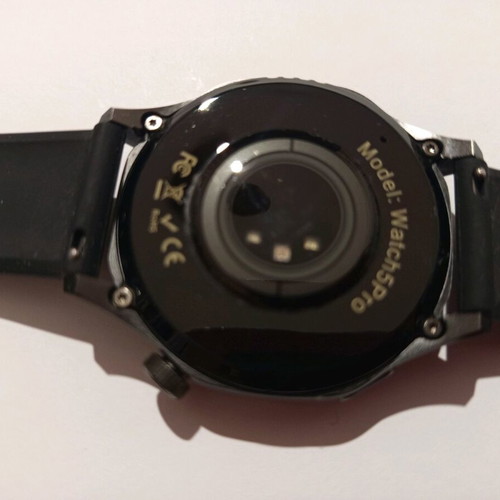 Smart watch like new with many functions and screen protector