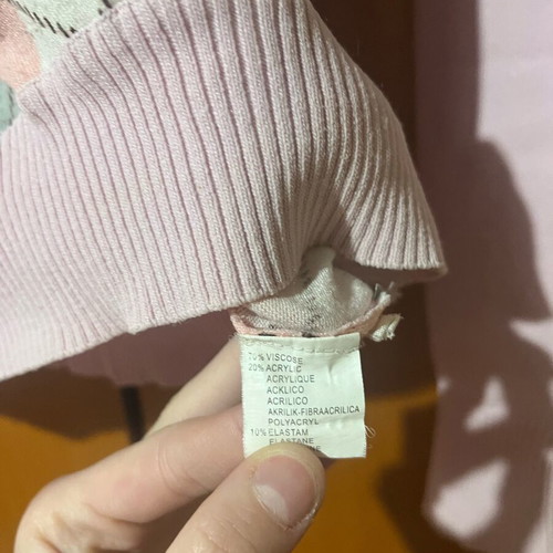 Knitted sweater like new, thin pullover S/M pink with diamond pattern