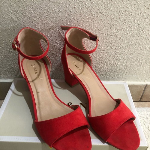 Voi Noi red velvet high heels used, size 40