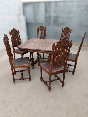 Old dining table early 1900s used with 6 chairs