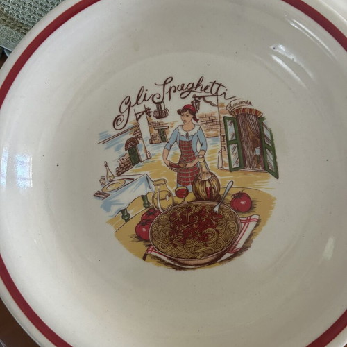 Plates with design like new