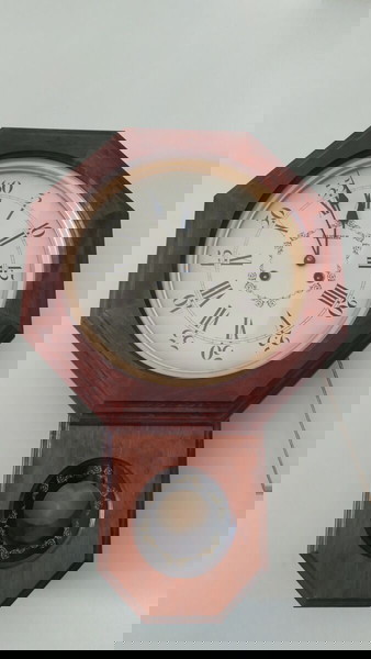 Ρολόι τοίχου της εταιρίας Dugena σε ξύλο καρυδιάς
