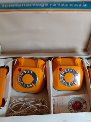 Σετ πλαστικών παιδικών τηλεφώνων μπαταρίας σαν καινούργιο, γερμανικής κατασκευής