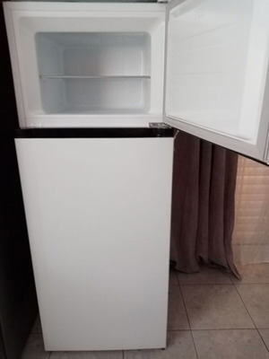 Delonghi PB55H1X refrigerator with wheels, 157 x 57 x 47 cm