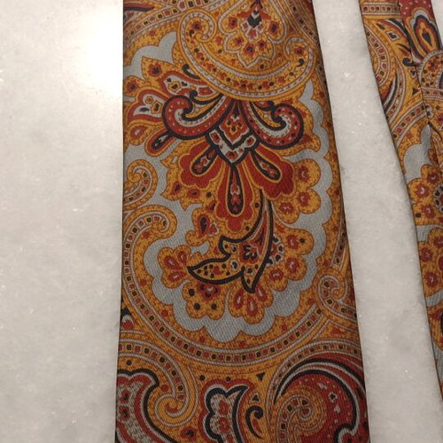 Silk paisley tie like new, colorful wide 9.5 cm