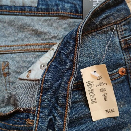 Aeropostale denim bermuda shorts new, size 40
