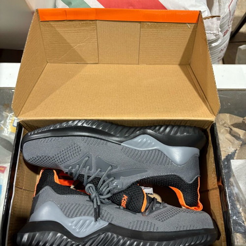 Work shoes new with and without protection, sizes 40-46