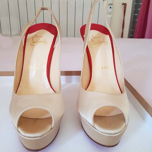 Γόβες Christian Louboutin 36.5 σαν καινούργιο, μπεζ και κόκκινο