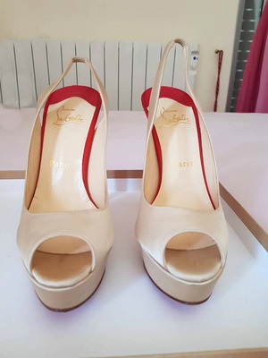 Γόβες Christian Louboutin 36.5 σαν καινούργιο, μπεζ και κόκκινο