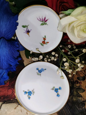 Antique Höchst porcelain dishes set of 2, like new, rare