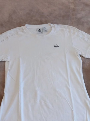 T-shirt Adidas σε άριστη κατάσταση, άσπρο, μέγεθος XS