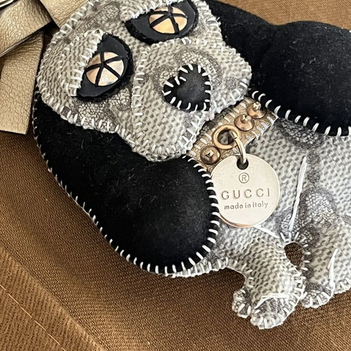 Gucci keychain new, brown