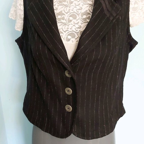 Elegant wool vest Miss Etam like new, black and white