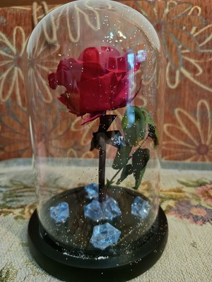 Forever Rose διακοσμητικό τριαντάφυλλο με γυάλινο θόλο και φωτισμό LED