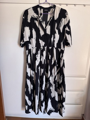 Monki dress like new, small, black and white, long and airy