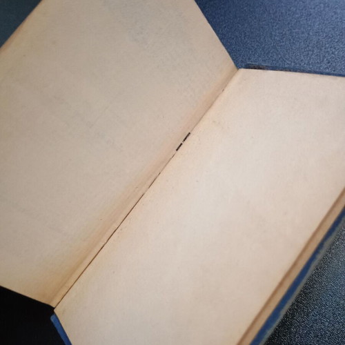 Pocket books used New Testament with 2 icons