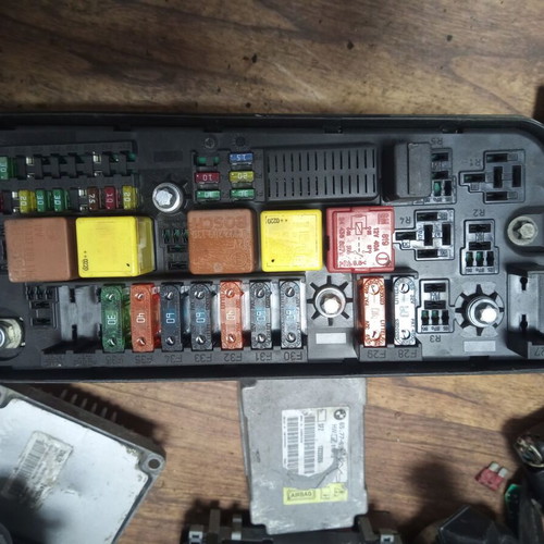Fuse box for Opel Vectra C 13112917 AJ used