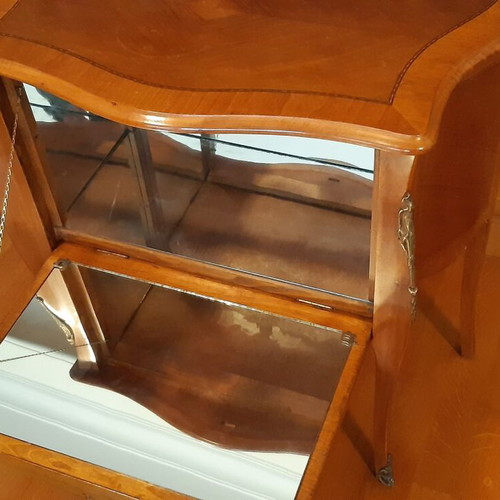 Console bar used with mirror and glass shelf