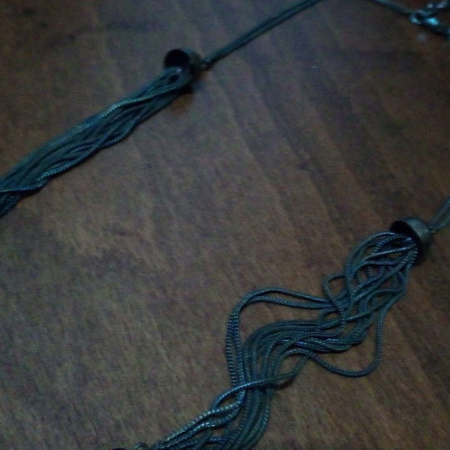 Messy style bayadere necklace used with chain and anthracite pearls